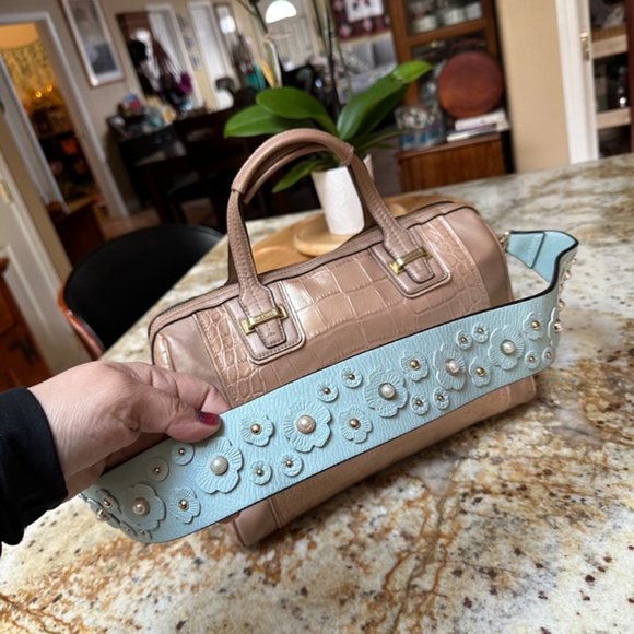 Coach purse wtih detachable strap - Picture 4 of 16